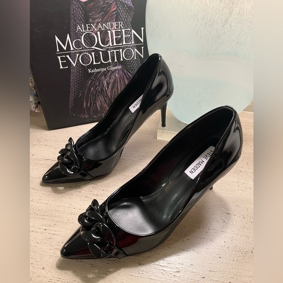 Steve Madden Shoes - STEVE MADDEN Lalette Chainlink Pump in Black, size 8.5